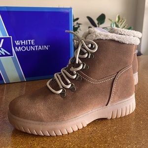 WHITE MOUNTAIN Womens Glory Lace-up
Boots | Size 9